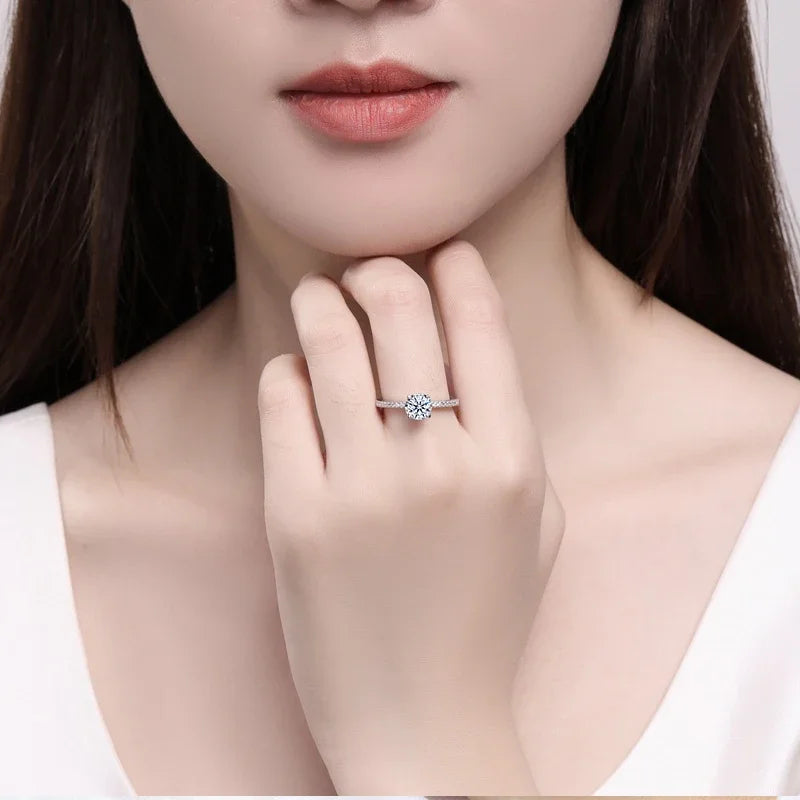 The Internal Embrace Moissanite Ring - Nawaz Jewellers