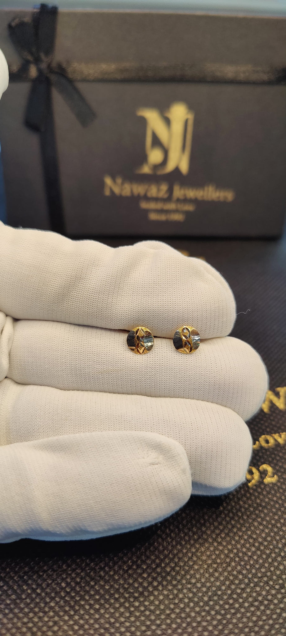 21k Gold Elegant Star-Design Stud Earrings – Classic and Stylish