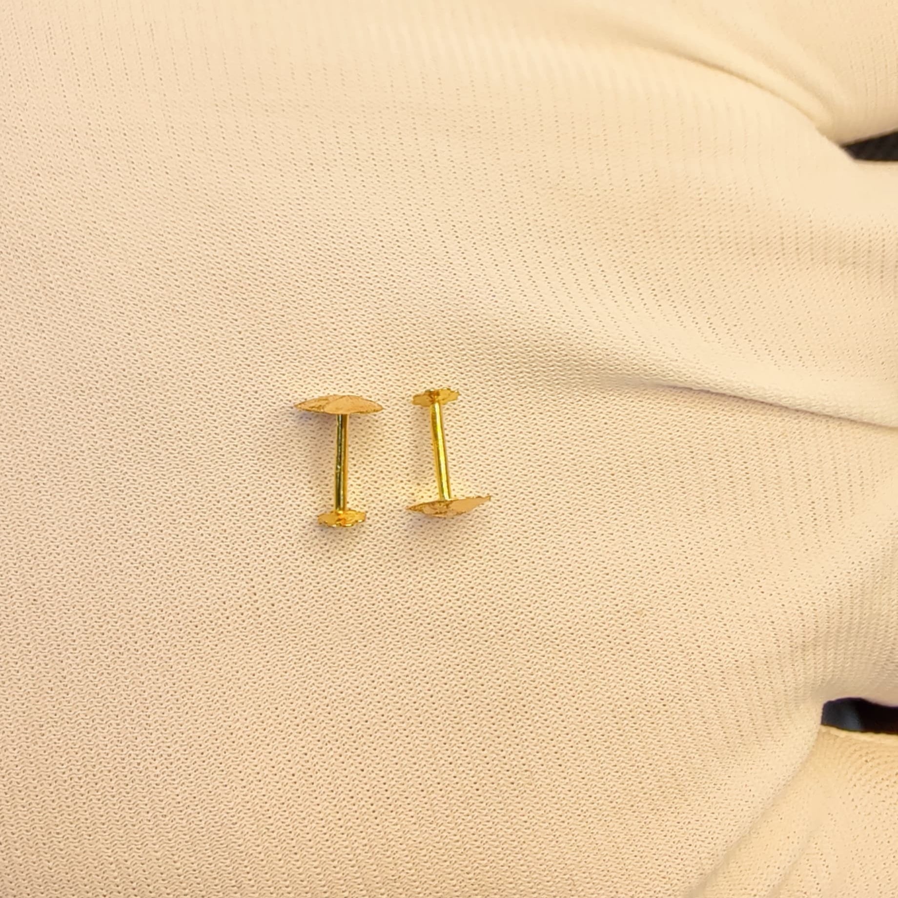 21k Gold Elegant Star-Design Stud Earrings – Classic and Stylish